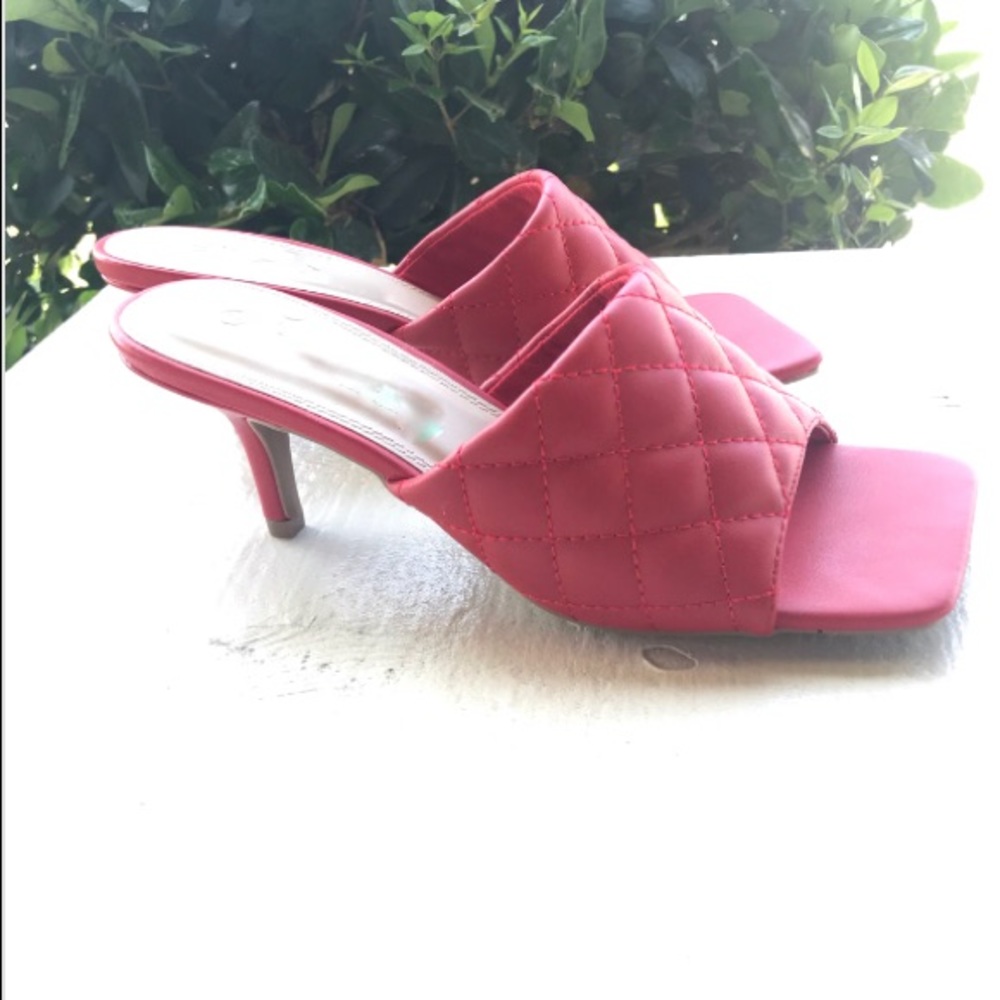 New red padded square toe - Picture 3 of 8